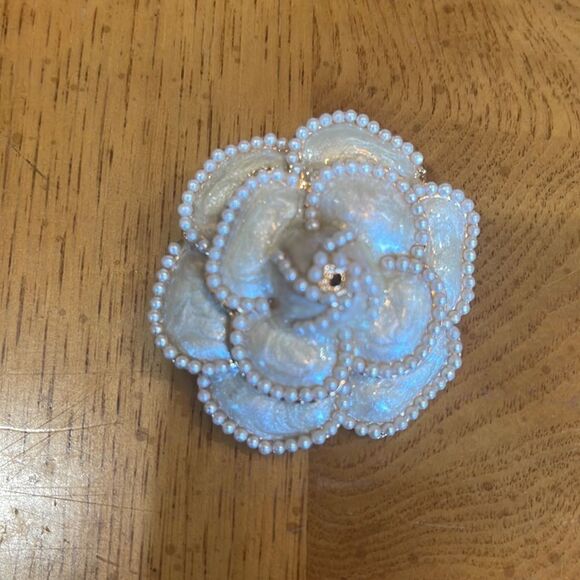 PEARL FROSTED Brooch!  - Picture 11 of 16